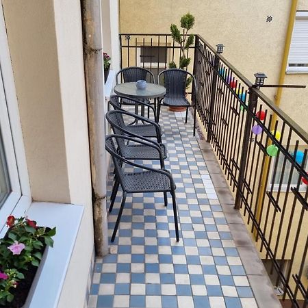 Vintage Apartman In City Center Miskolc Bagian luar foto