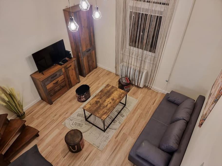 Vintage Apartman In City Center Miskolc Bagian luar foto