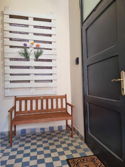 Vintage Apartman In City Center Miskolc Bagian luar foto