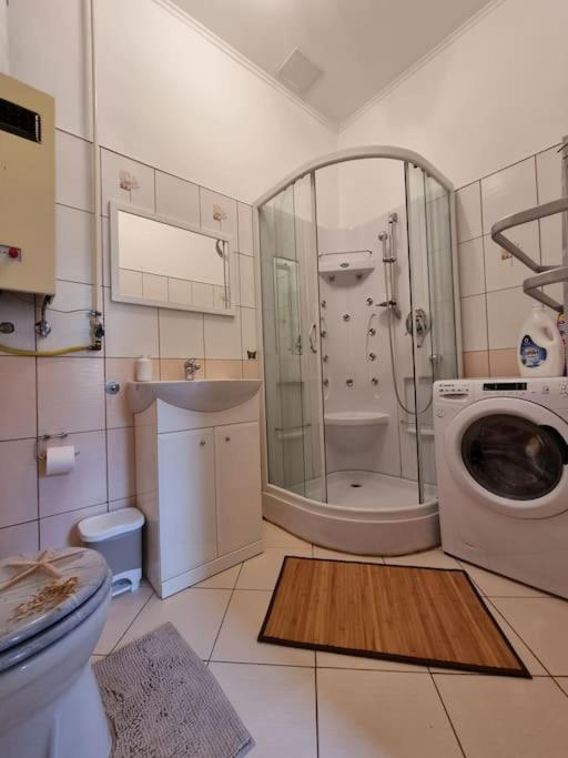 Vintage Apartman In City Center Miskolc Bagian luar foto