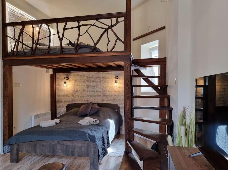 Vintage Apartman In City Center Miskolc Bagian luar foto