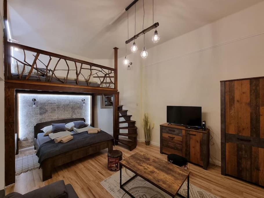 Vintage Apartman In City Center Miskolc Bagian luar foto