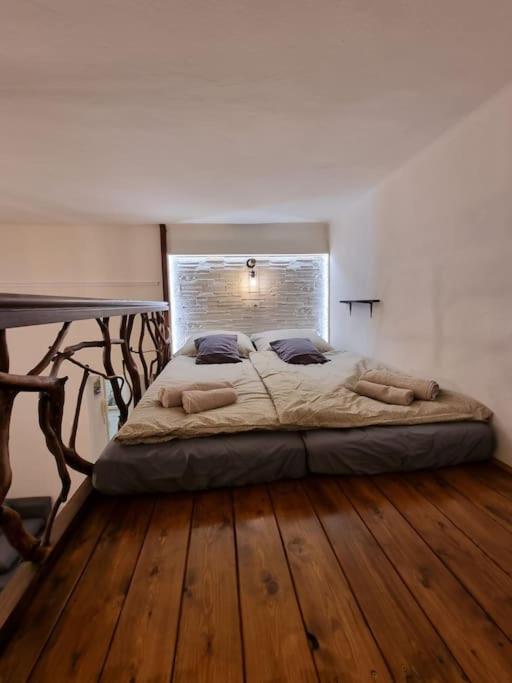 Vintage Apartman In City Center Miskolc Bagian luar foto