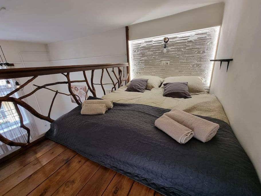 Vintage Apartman In City Center Miskolc Bagian luar foto
