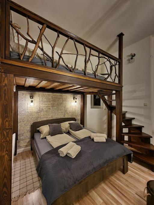 Vintage Apartman In City Center Miskolc Bagian luar foto