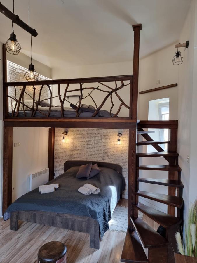Vintage Apartman In City Center Miskolc Bagian luar foto