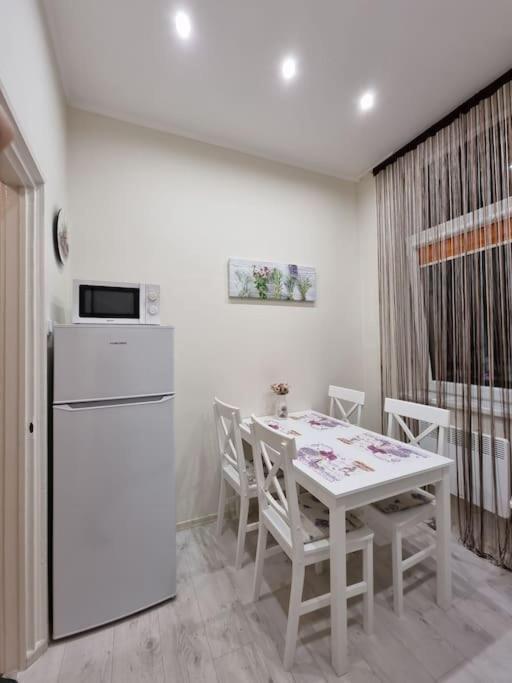 Vintage Apartman In City Center Miskolc Bagian luar foto